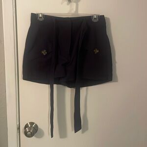 Shorts, tie front, pockets in front